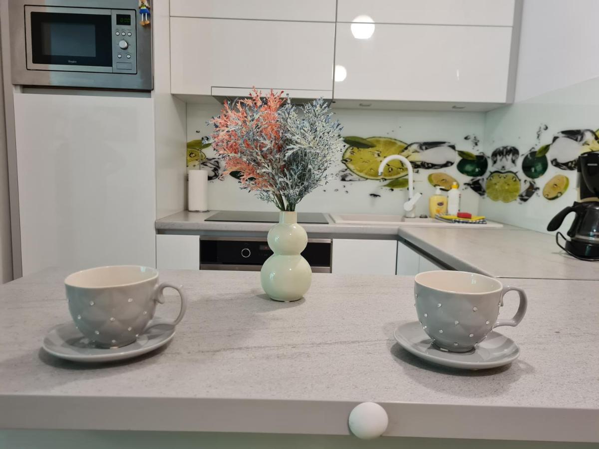 Apartamentyprzymorzu Z Basenem I Bawialnia Apartment